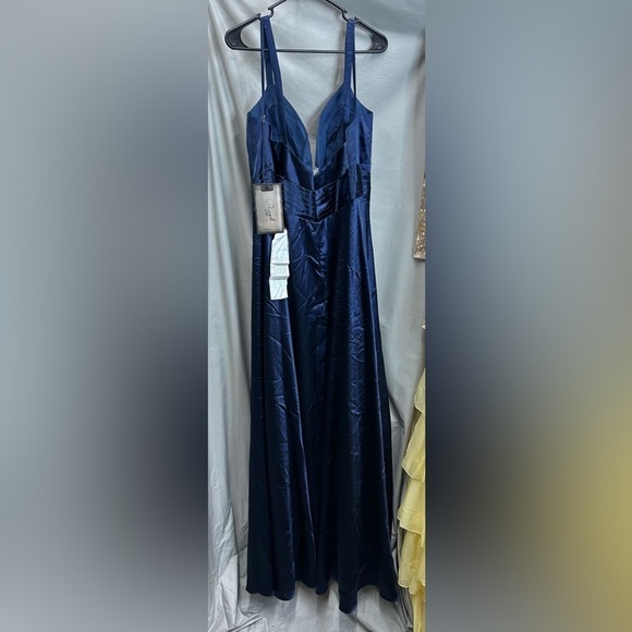 Mac Duggal 49044 NWT Satin Navy V Neck Gown - Picture 4 of 5